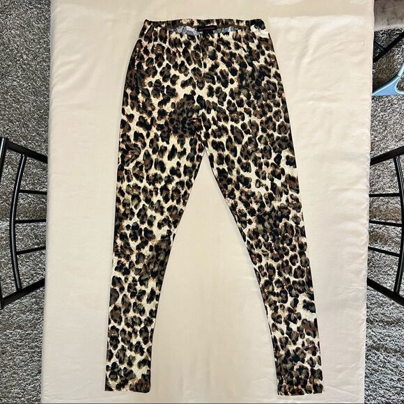 Mascara leggings in a size medium. - Picture 2 of 5